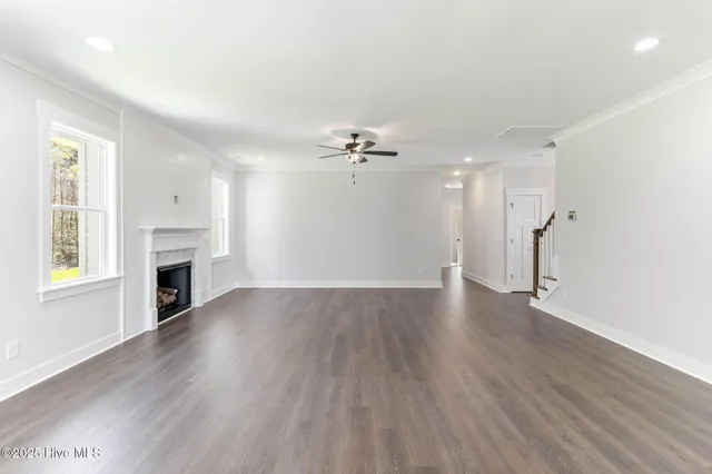 $499,900 | 504 Pointe Drive, La Grange, NC 28551