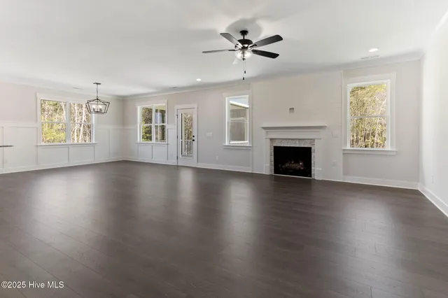 $499,900 | 504 Pointe Drive, La Grange, NC 28551