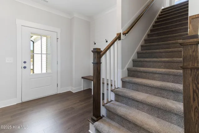 $499,900 | 504 Pointe Drive, La Grange, NC 28551