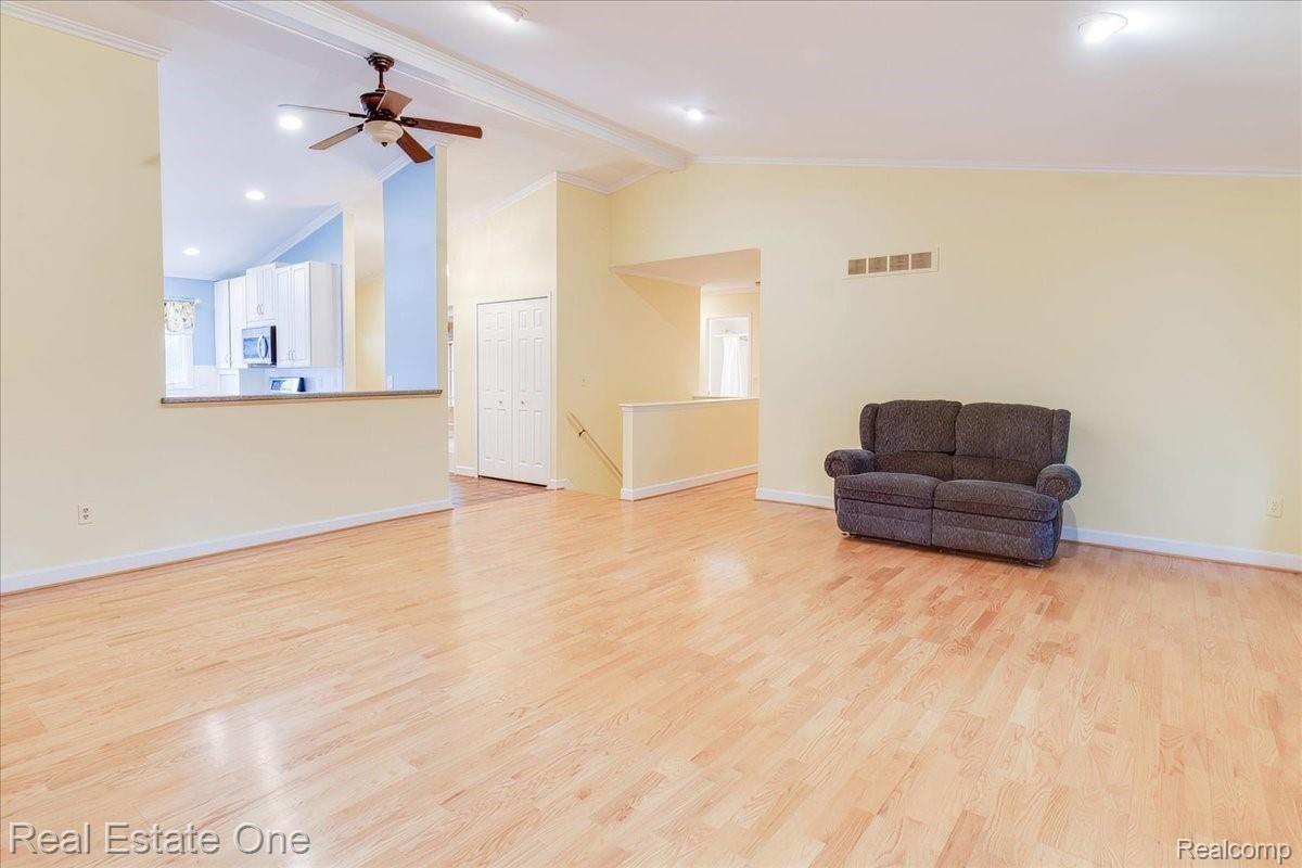 2051 Warrington Road Rochester, MI 48307 - Photo 24 of 64 25-25.jpg