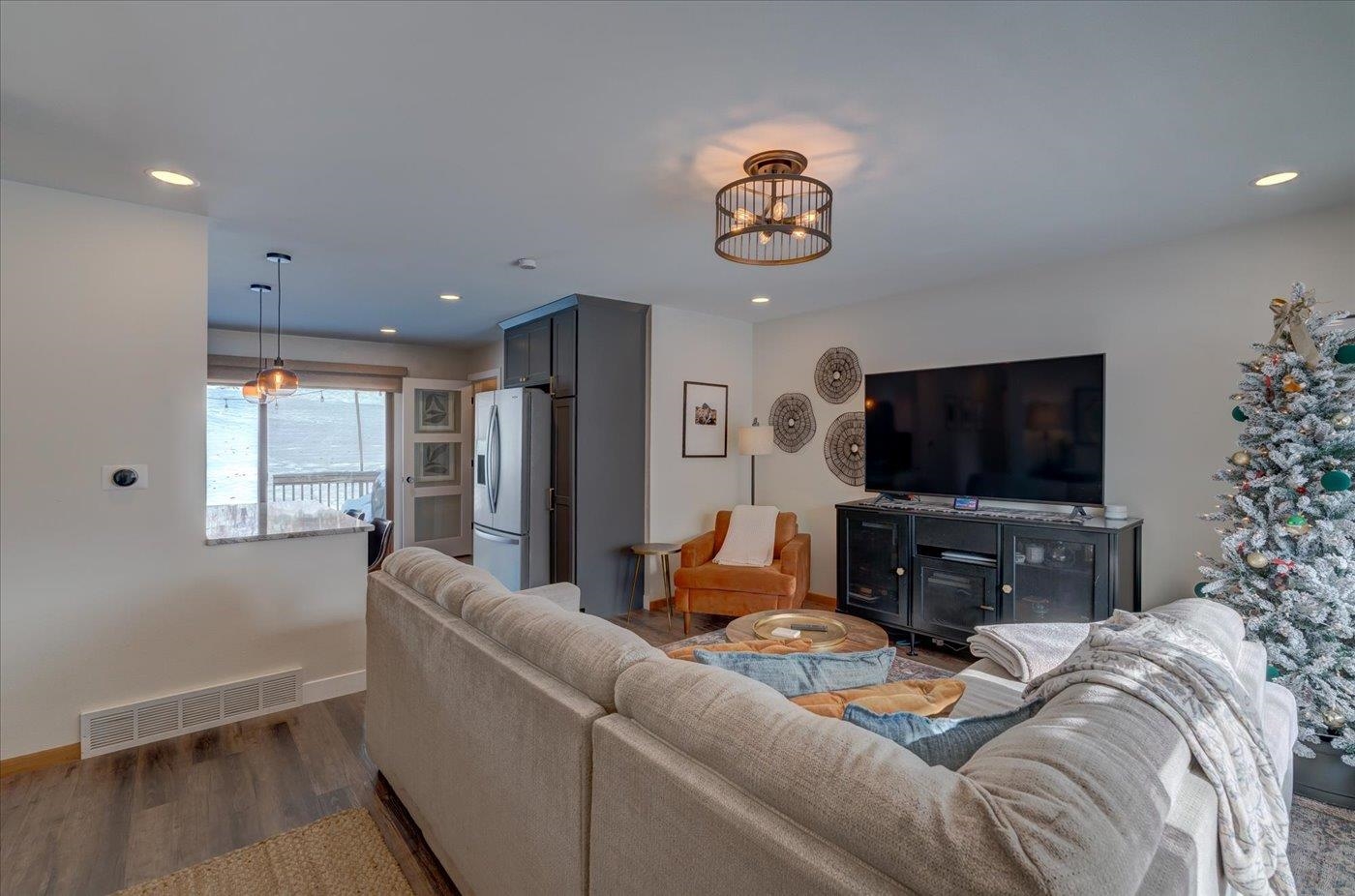 518 2nd New Glarus, WI 53574 - Photo 4 of 37