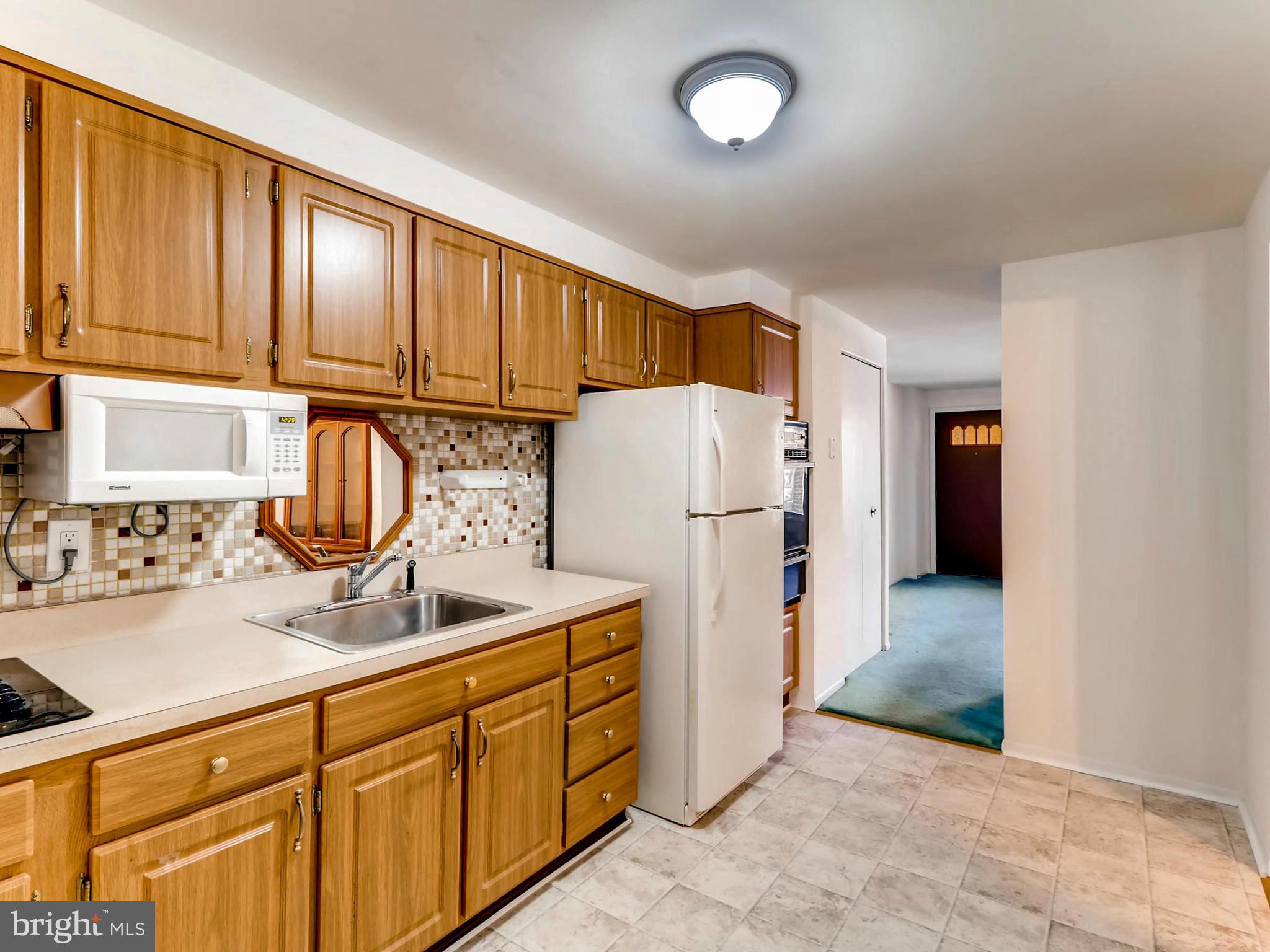 1029 Foxridge Lane Baltimore, MD 21221 - Photo 2 of 11 Kitchen