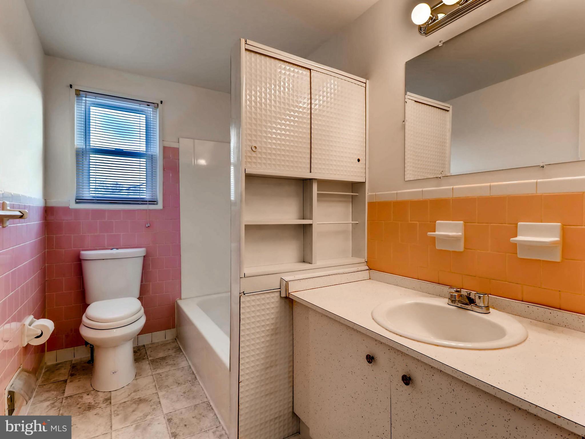1029 Foxridge Lane Baltimore, MD 21221 - Photo 7 of 11 Bath