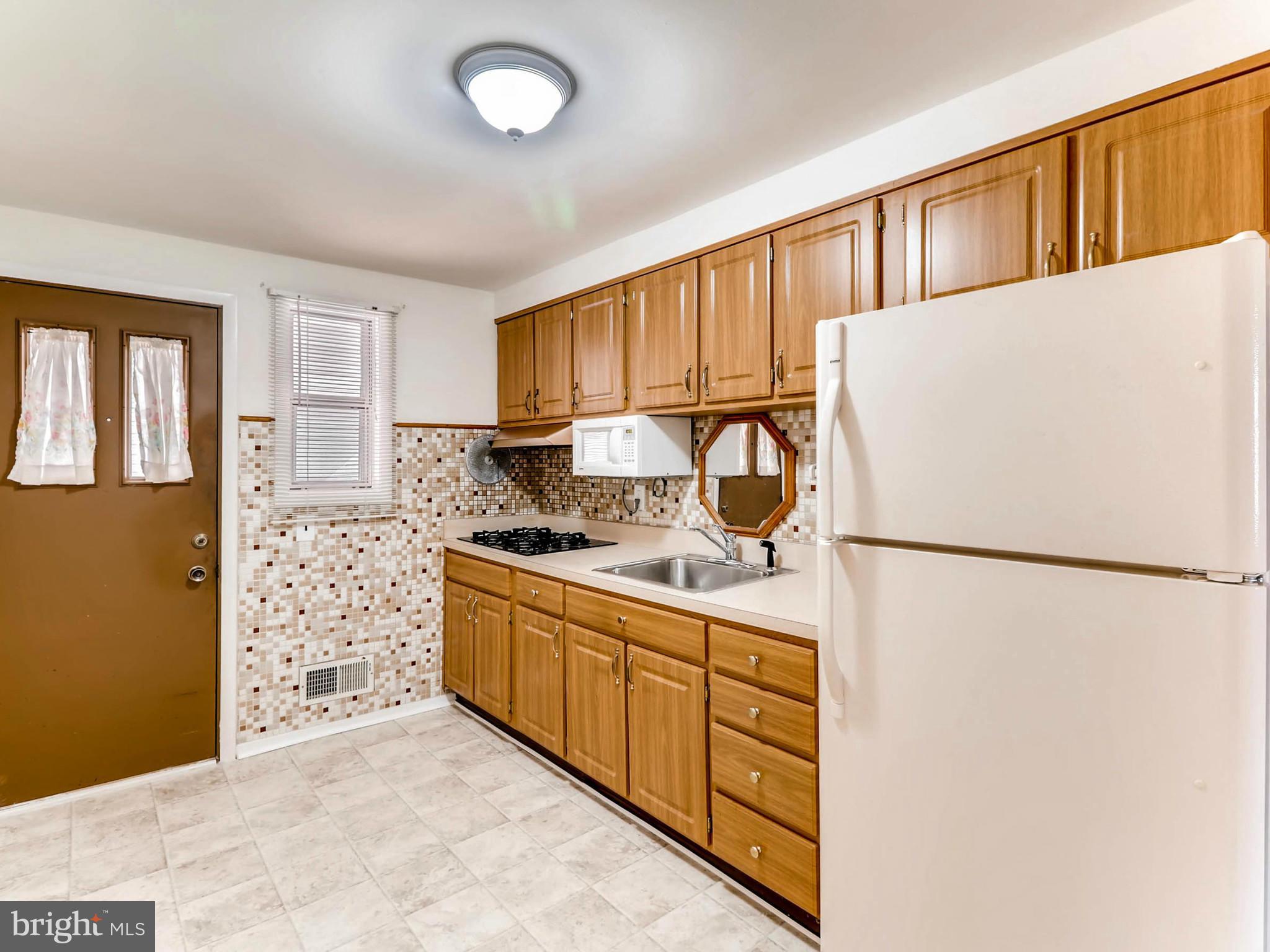 1029 Foxridge Lane Baltimore, MD 21221 - Photo 9 of 11 Kitchen