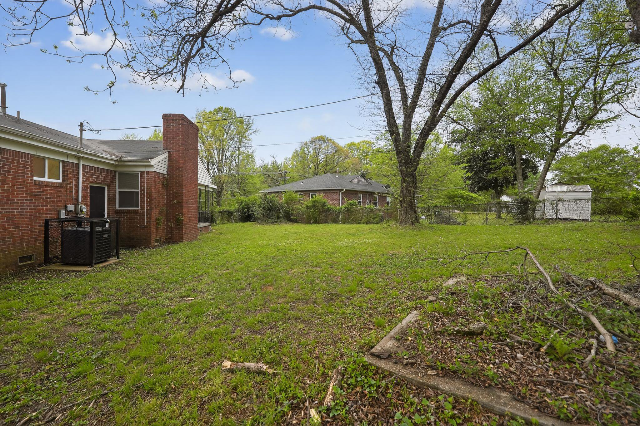 134 West Holmes Road Memphis, TN 38109 - Photo 4 of 30 View of yard