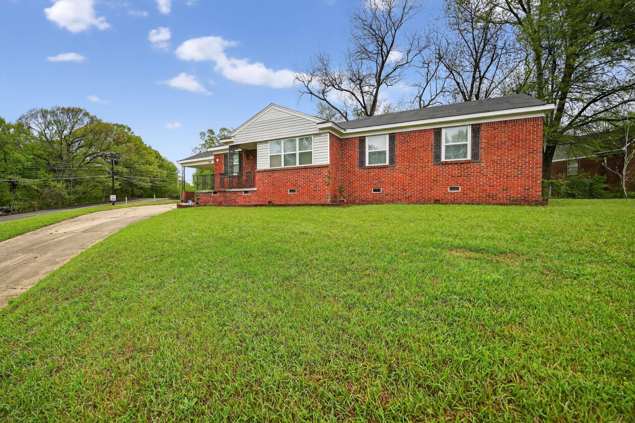 134 West Holmes Road Memphis, TN 38109 - Photo 5 of 30 Single story home featuring crawl space, a front yard, brick siding, and driveway