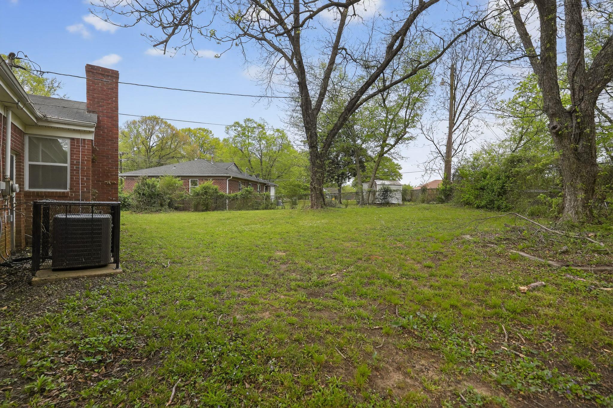 134 West Holmes Road Memphis, TN 38109 - Photo 7 of 30 View of fenced yard