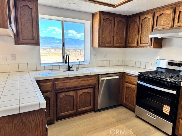 36749 Esaw Road Lucerne Valley, CA 92356 - Photo 7 of 22 a kitchen with a sink stove and cabinets