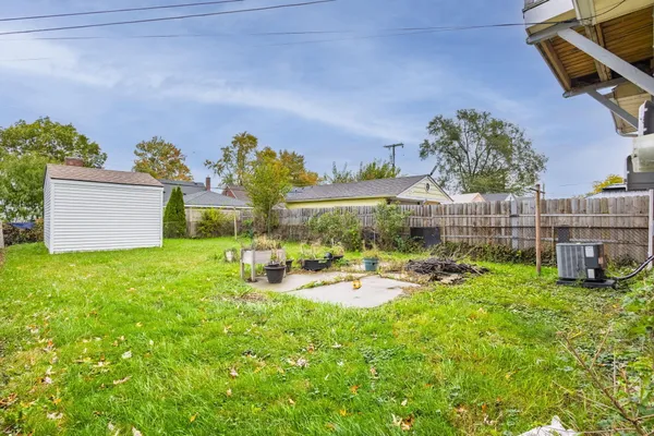$950 | 1838 Markese Avenue, Unit 2, Lincoln Park, MI 48146