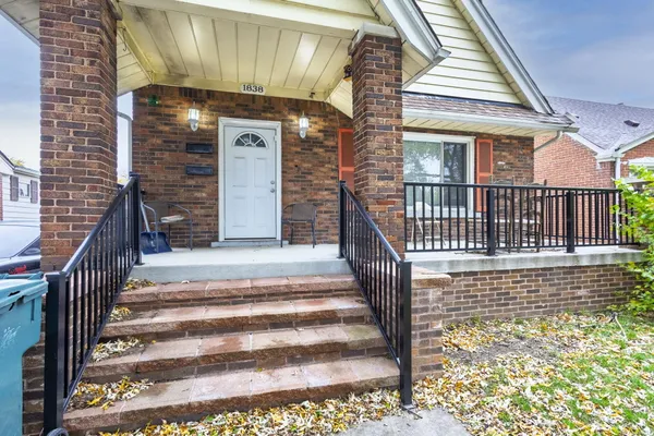 $950 | 1838 Markese Avenue, Unit 2, Lincoln Park, MI 48146
