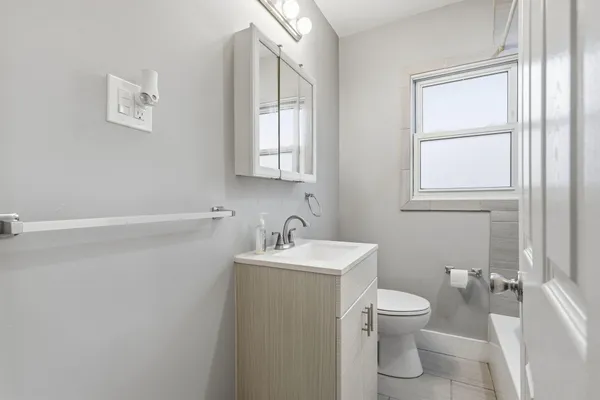 $950 | 1838 Markese Avenue, Unit 2, Lincoln Park, MI 48146