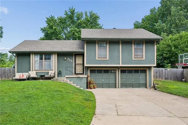 $300,000 | 906 Shiloh Court, Liberty, MO 64068