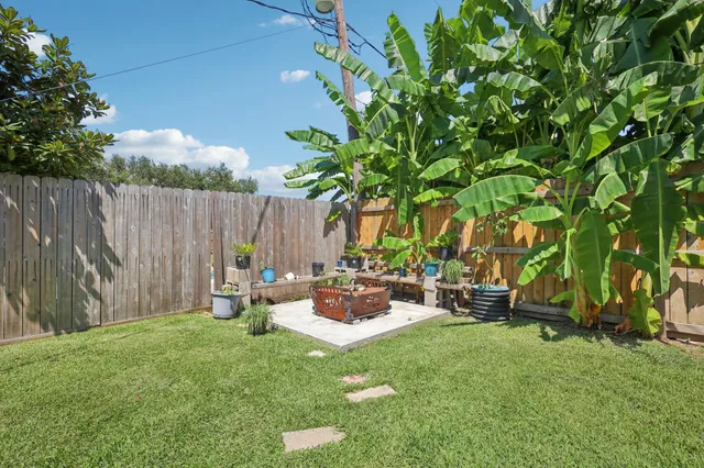 a view of a backyard with sitting area