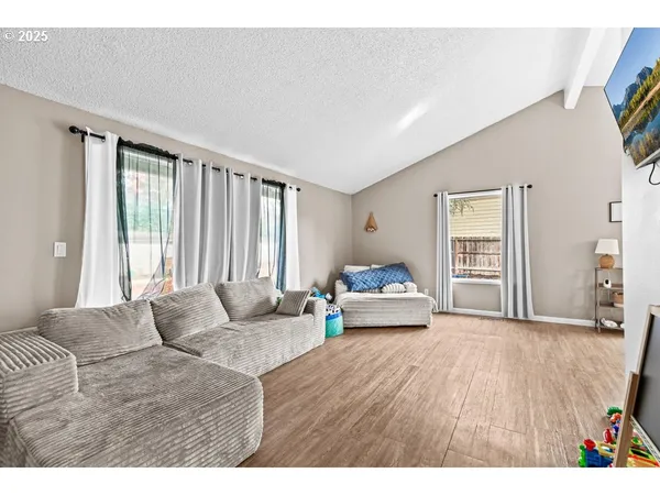 $374,000 | 317 Highland Drive, Medford, OR 97504