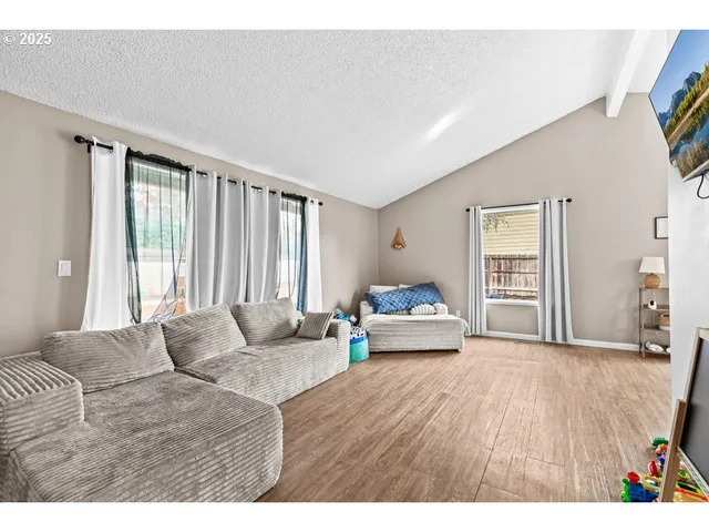 $389,000 | 317 Highland Drive, Medford, OR 97504