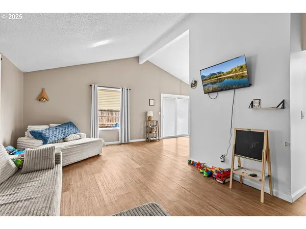 $374,000 | 317 Highland Drive, Medford, OR 97504