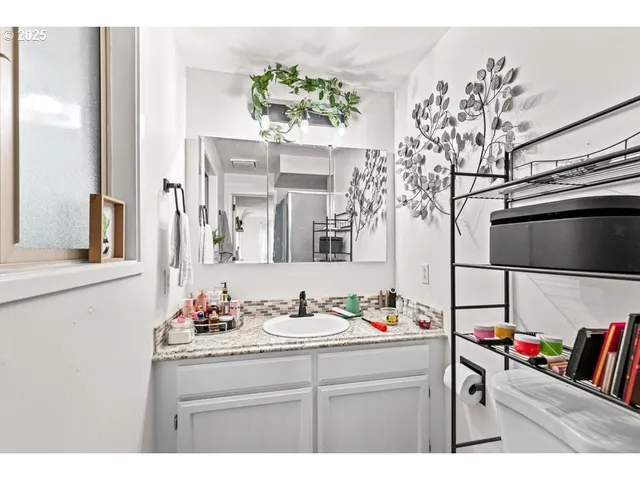 $389,000 | 317 Highland Drive, Medford, OR 97504