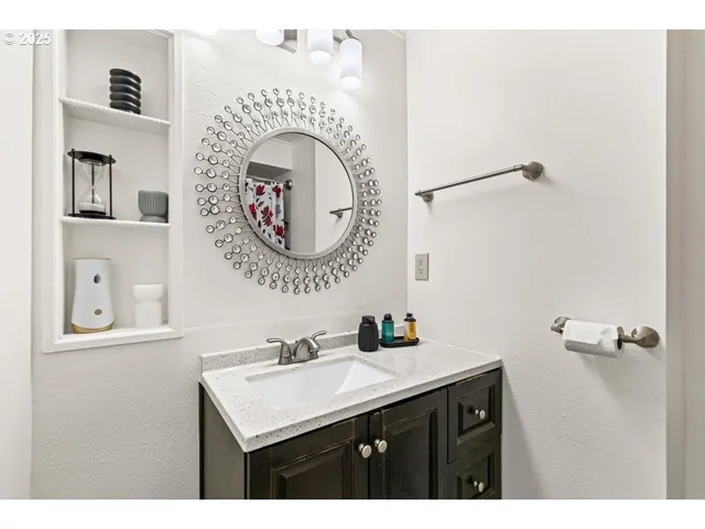 $389,000 | 317 Highland Drive, Medford, OR 97504