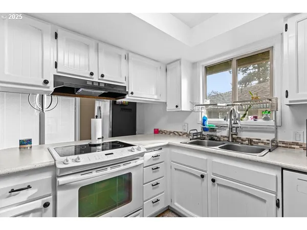 $374,000 | 317 Highland Drive, Medford, OR 97504