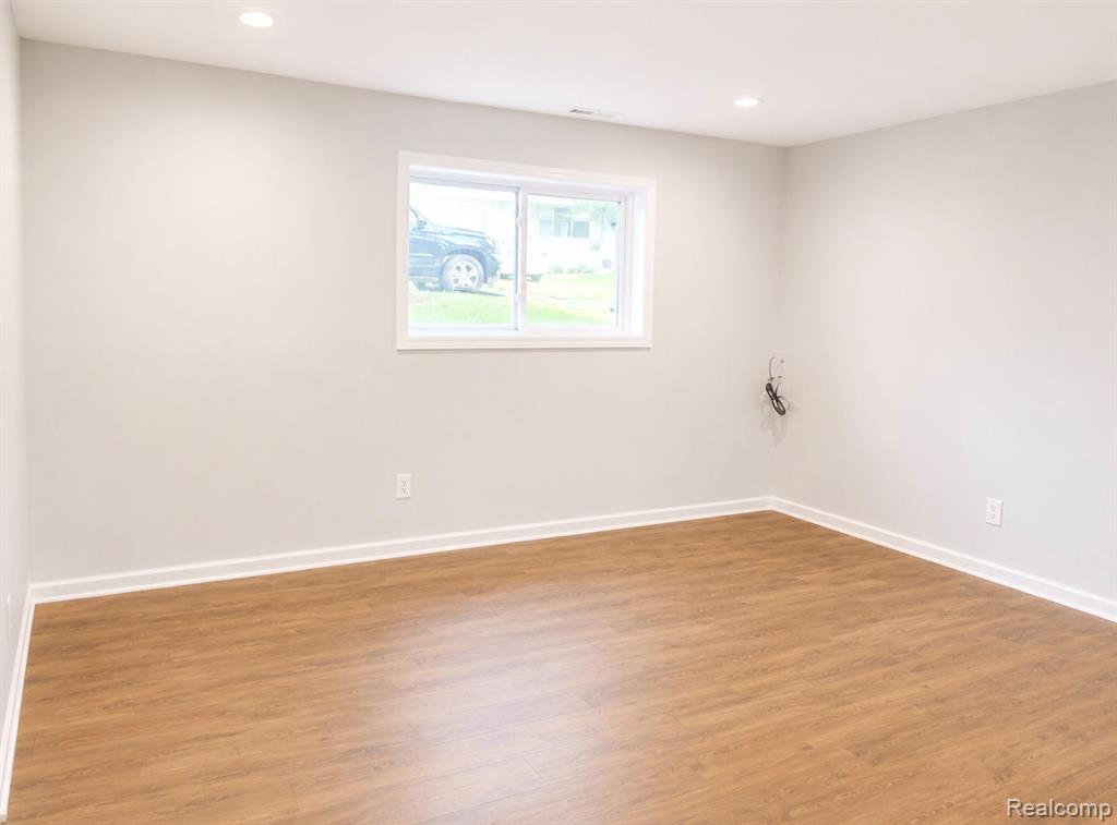 211 Hacker Street Rochester, MI 48307 - Photo 7 of 26