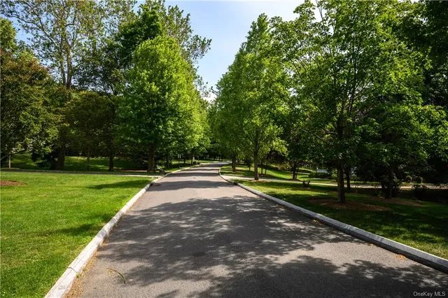 $2,499,000 | 1 Emerald Woods, Unit WOODS, Tarrytown, NY 10591