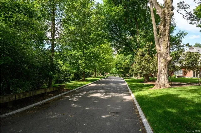 $2,499,000 | 1 Emerald Woods, Unit WOODS, Tarrytown, NY 10591