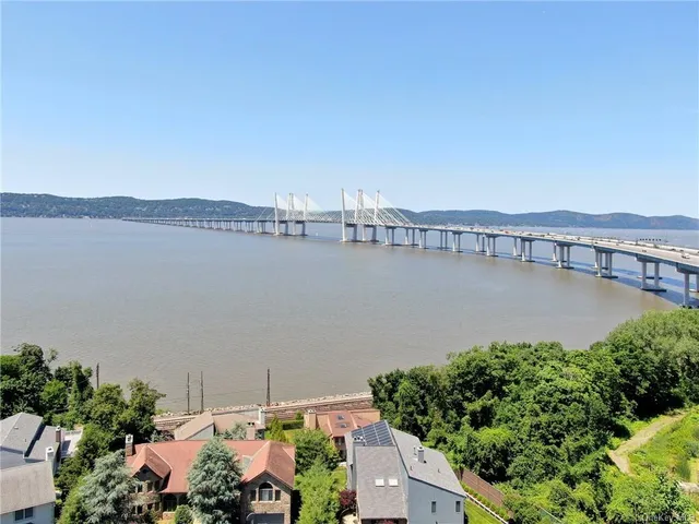 $2,499,000 | 1 Emerald Woods, Unit WOODS, Tarrytown, NY 10591