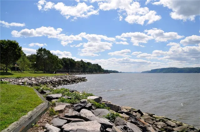 $2,499,000 | 1 Emerald Woods, Unit WOODS, Tarrytown, NY 10591