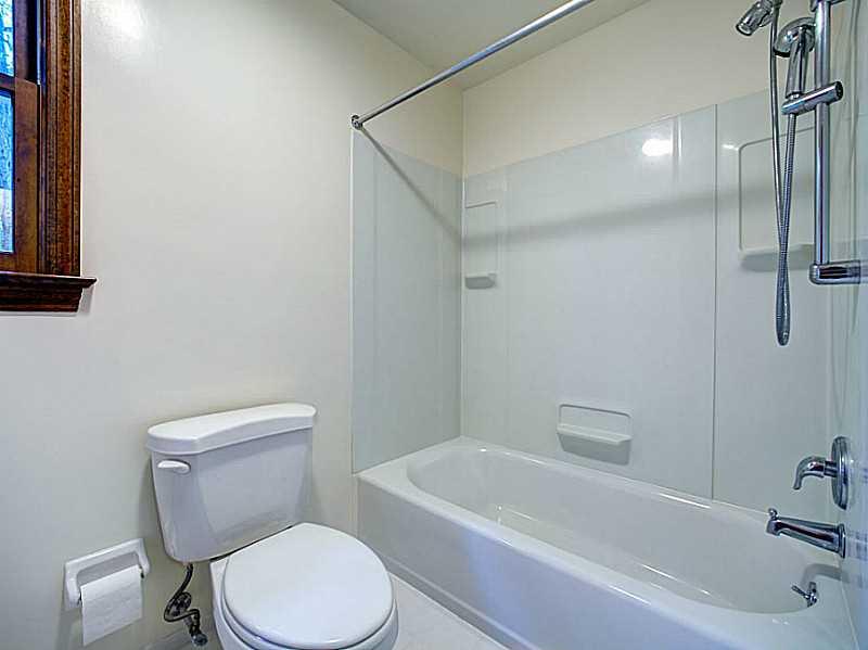 118 Buckingham Road Fox Chapel, PA 15215 - Photo 22 of 25 Full Bath. 2nd floor bath.