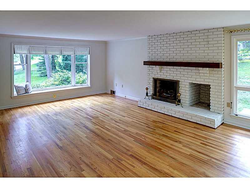 118 Buckingham Road Fox Chapel, PA 15215 - Photo 4 of 25 Living Room.