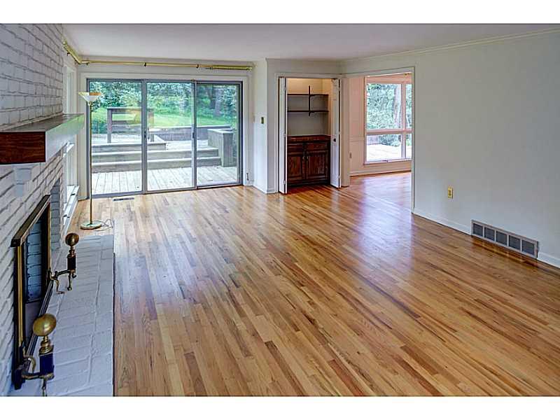 118 Buckingham Road Fox Chapel, PA 15215 - Photo 5 of 25 Living Room.