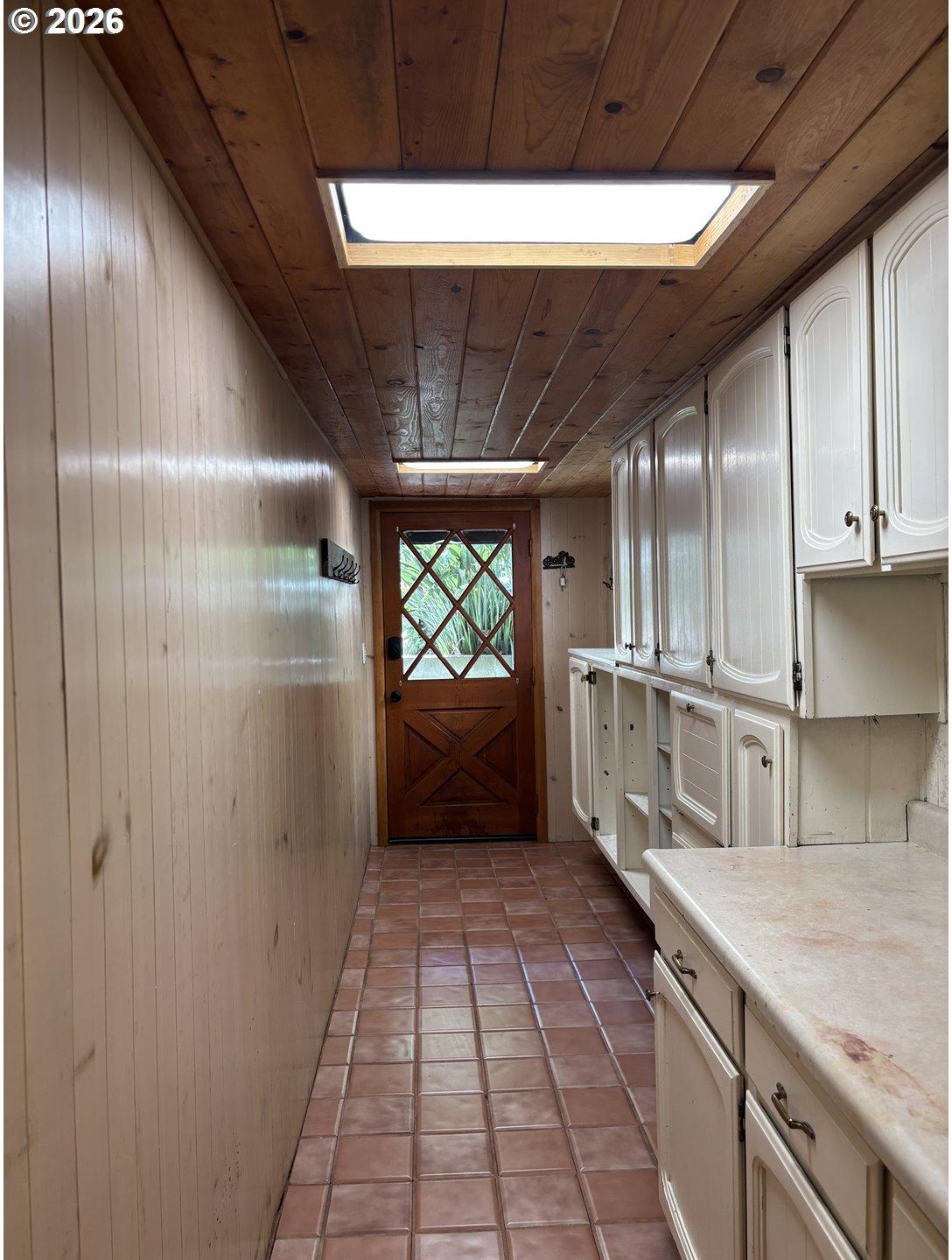 96476 North Bank Rogue River Road Gold Beach, OR 97444 - Photo 15 of 28 Dining Room