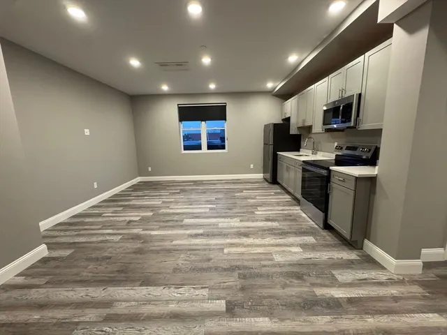 $3,900 | 8 Avon Street, Unit 402, Revere, MA 02151