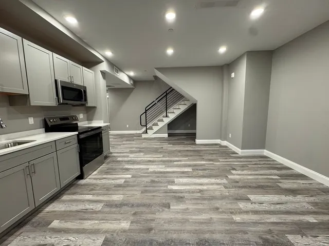 $3,900 | 8 Avon Street, Unit 402, Revere, MA 02151