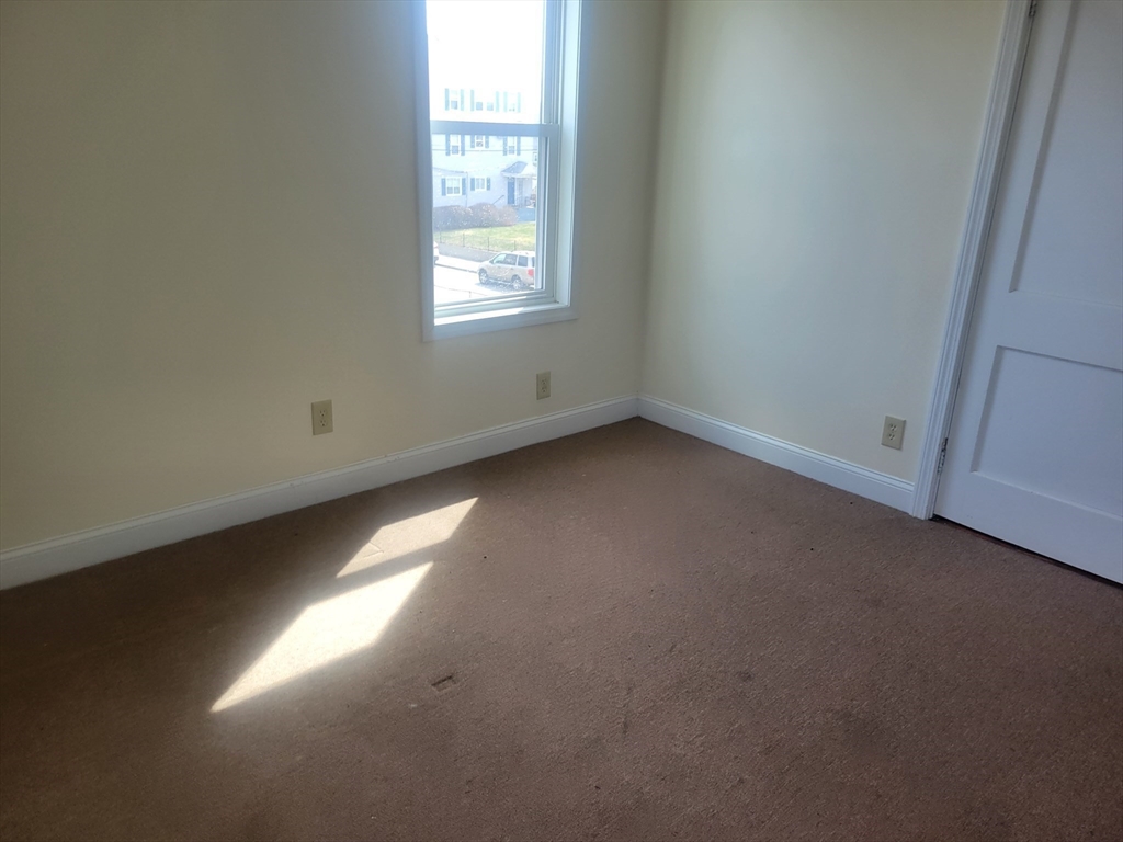 528 Lawton Street Fall River, MA 02721 - Photo 12 of 22