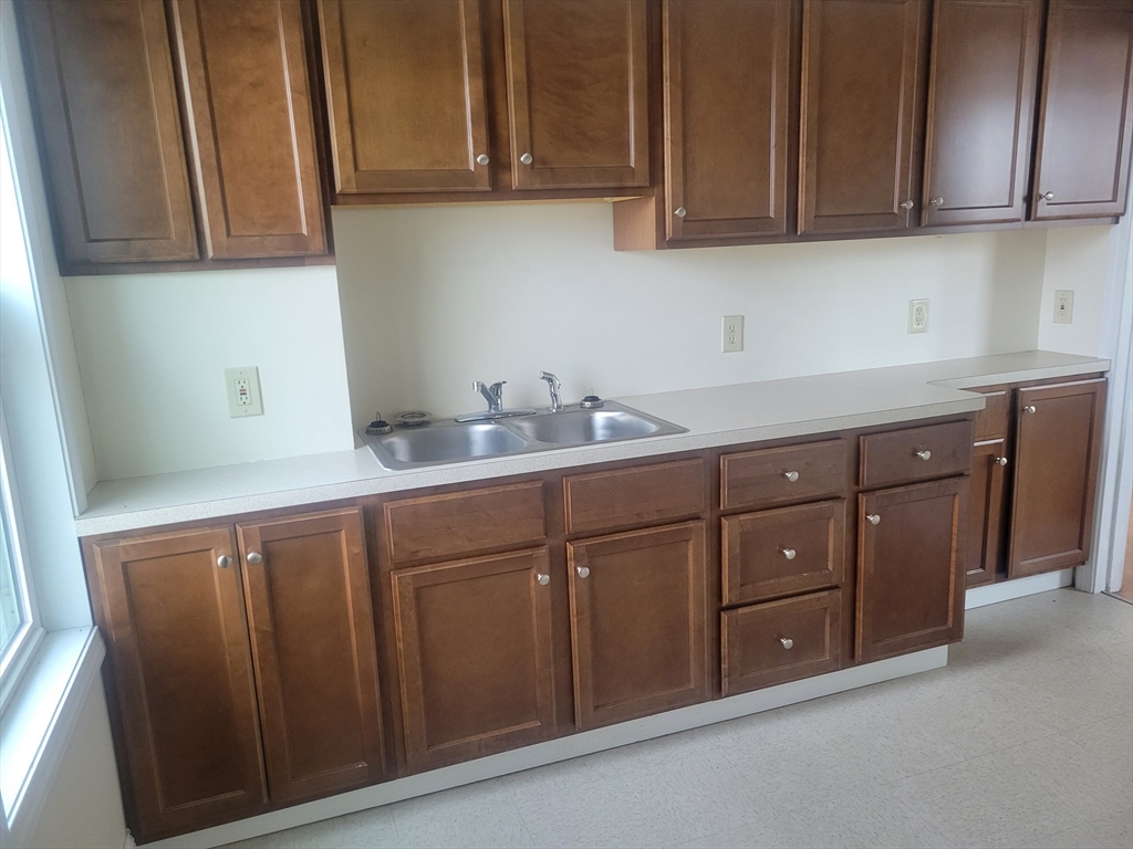 528 Lawton Street Fall River, MA 02721 - Photo 15 of 22