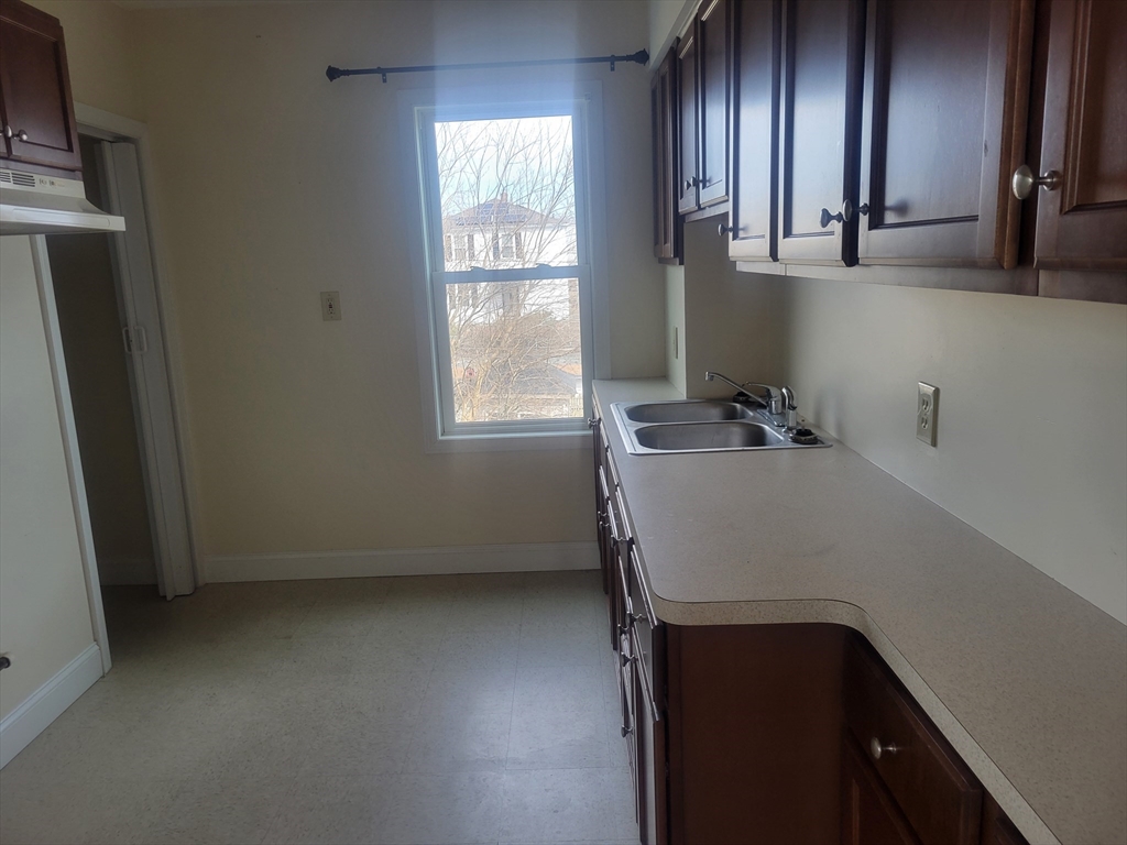 528 Lawton Street Fall River, MA 02721 - Photo 17 of 22