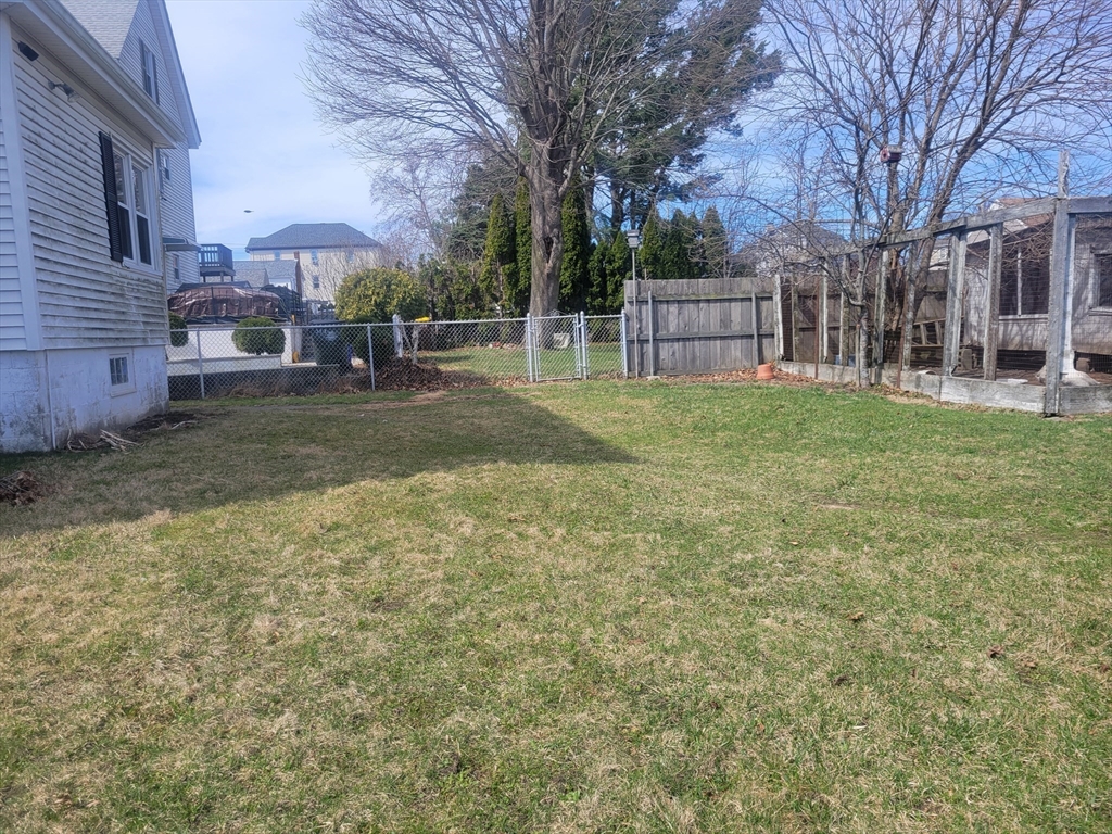 528 Lawton Street Fall River, MA 02721 - Photo 3 of 22