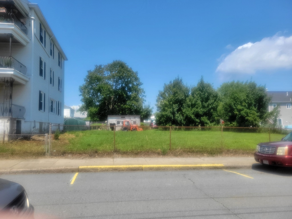 528 Lawton Street Fall River, MA 02721 - Photo 5 of 22