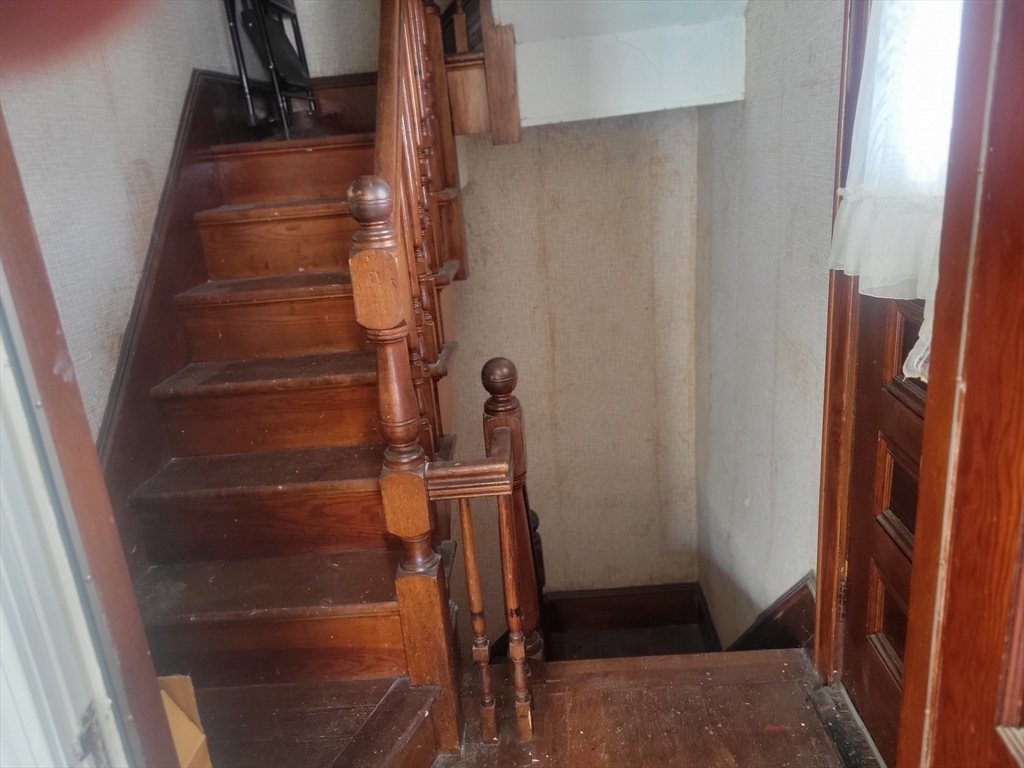 528 Lawton Street Fall River, MA 02721 - Photo 6 of 22