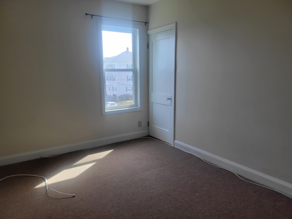 528 Lawton Street Fall River, MA 02721 - Photo 9 of 22