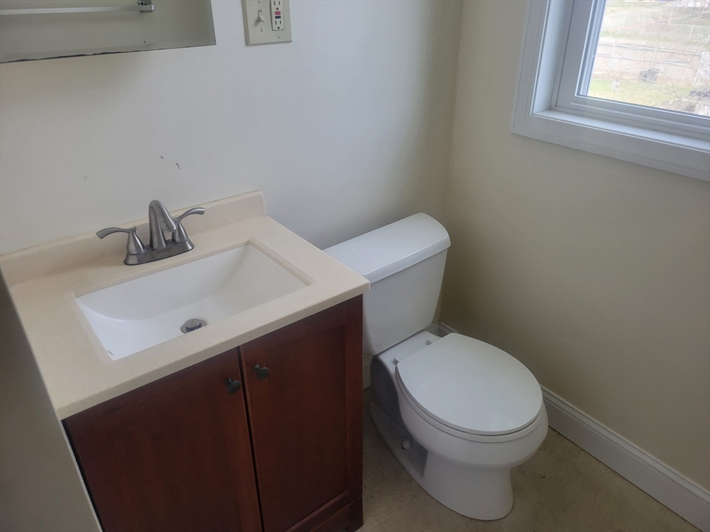 528 Lawton Street Fall River, MA 02721 - Photo 10 of 22