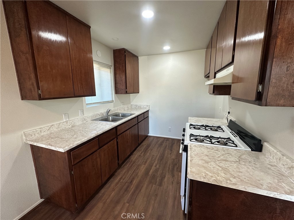 2576 Lime Street Riverside, CA 92501 - Photo 7 of 20