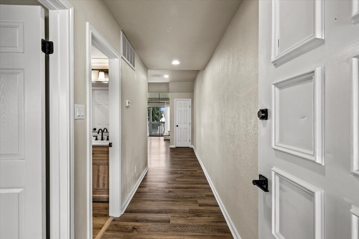 154 April Point Drive South Conroe, TX 77356 - Photo 3 of 23