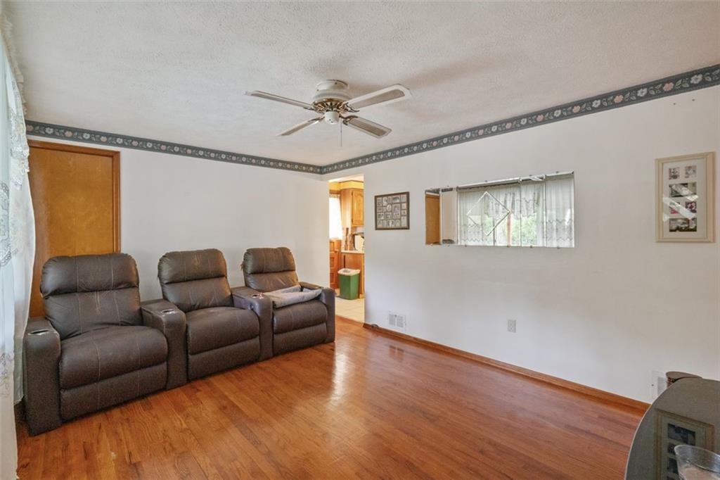 100 Longvue Drive Pittsburgh, PA 15237 - Photo 5 of 25 a living room with furniture and a window