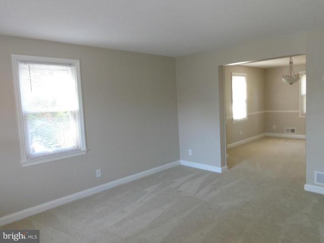 1826 Trenleigh Road Baltimore, MD 21234 - Photo 4 of 29 Living Room