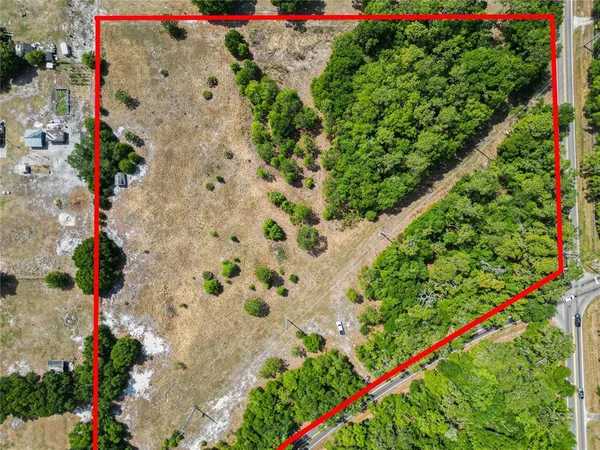 a view of a garden with lawn chairs