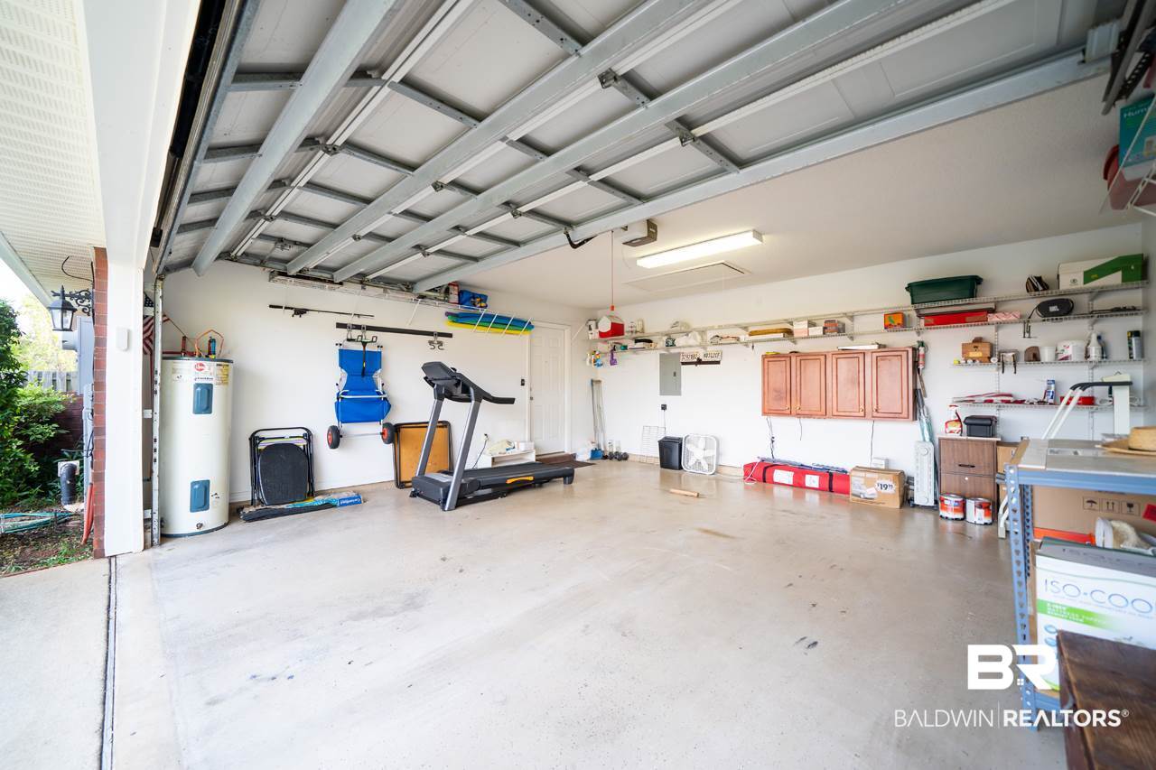 354 Manchester Lane Foley, AL 36535 - Photo 23 of 39 Garage