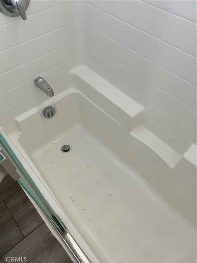 13665 Arrow Route, Unit 9 Fontana, CA 92335 - Photo 31 of 43 a bathroom with a bathtub