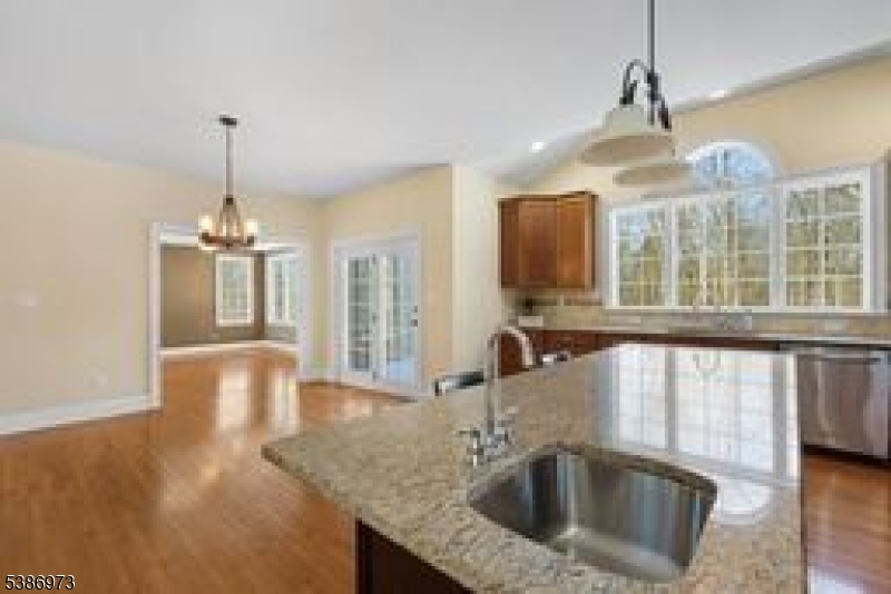 33 Chancellor Way Long Valley, NJ 07853 - Photo 15 of 42